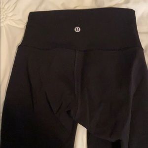 Lululemon Wunder Under Cropped leggings. Size 2
